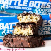 Battle Bites Cookies & Cream trójwarstwowy baton białkowy z posypką