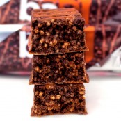 Rule1 baR1 Crunch Bar Fudge Brownie - baton proteinowy 20g białka z kuleczkami w polewie czekoladowej