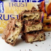 USN Trust Fusion Choc Caramel Cookie - baton białkowy 20g białka 1,5g cukru