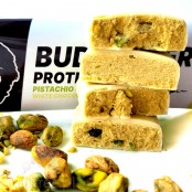 Bud Power® Pistachio Cream & White Chocolate - baton proteinowy bez słodzików, Pistacje & Biała Czekolada