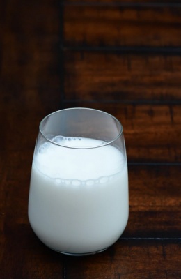 Mleko - jedno z podstawowych źródeł białka pełnowartościowego czyli takiego o kompletnym profilu aminokwasowym