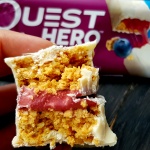 Fit Recenzje: Quest Hero Blueberry Cobbler, baton białkowy z alulozą