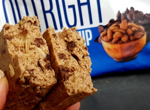 Fit Recenzje: Outright Chocolate Chip Almond Butter – 6-cio składnikowy baton białkowy