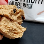 Fit Recenzje: Outright Oatmeal Raisin Peanut Butter a la proteinowa chałwa