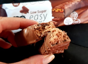 Fit Recenzje: Novo Low Sugar Easy Bar Chocolate Caramel – kolejny niezły baton białkowy, który nie trafi do Guiltfree.pl