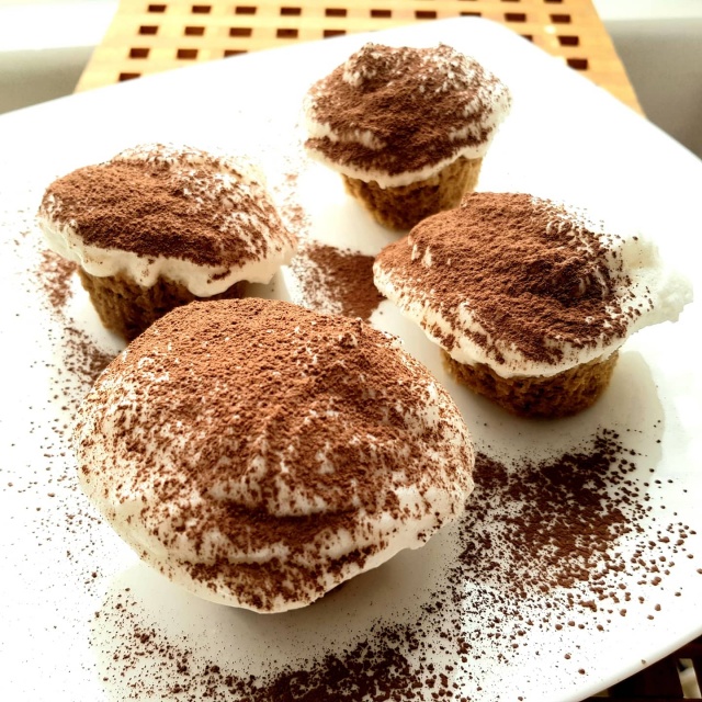 Proteinowe muffiny tiramisu bez cukru – 65kcal, 8g białka w jednej sztuce!