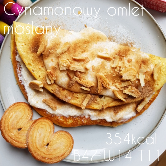 Proteinowy puchaty omlet maślano-cynamonowy bez cukru i glutenu