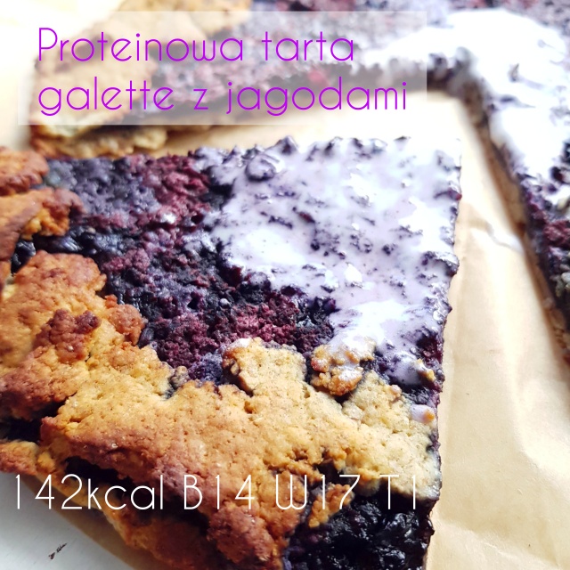 Proteinowa tarta galette z jagodami – łatwy placek bez cukru