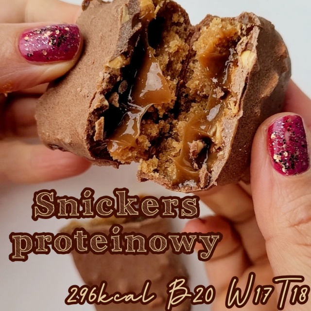 Świetny domowy Snickers proteinowy – lepszy niż oryginał!