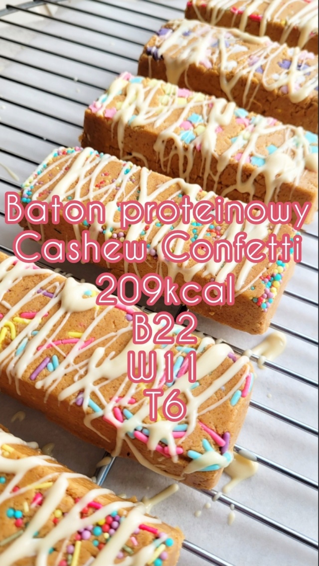 Prosty domowy baton białkowy bez daktyli i pieczenia – smak Confetti Cashew 22g białka!