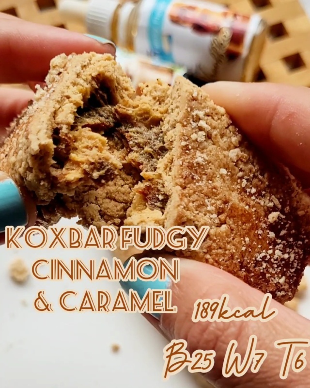 KoxBar Fudgy Cinnamon Caramel – baton proteinowy 25g białka & 189kcal